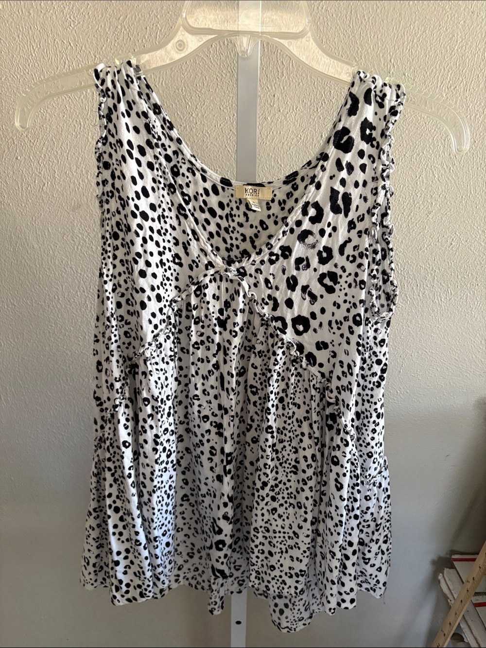 Kori Black and White Leopard Print Sleeveless V-Neck Tank Size Small